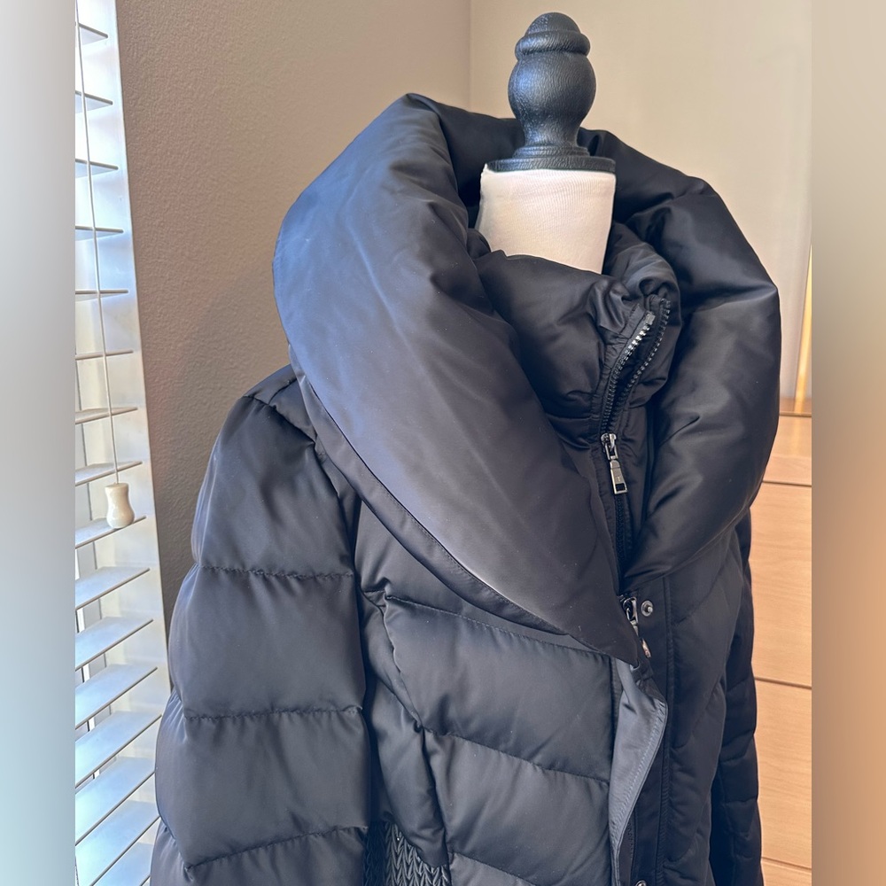 Tahari Women's Elegant Black Puffer Coat - Picture 5 of 8